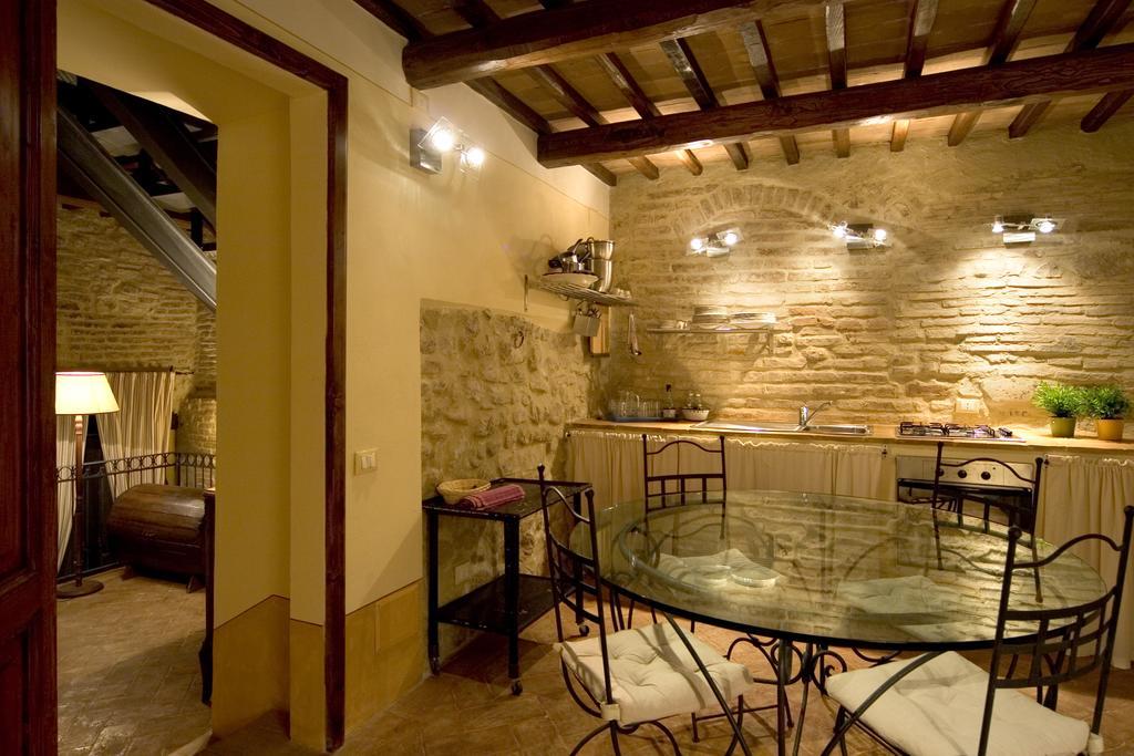 L'Arco Romanico Монтефалько Экстерьер фото